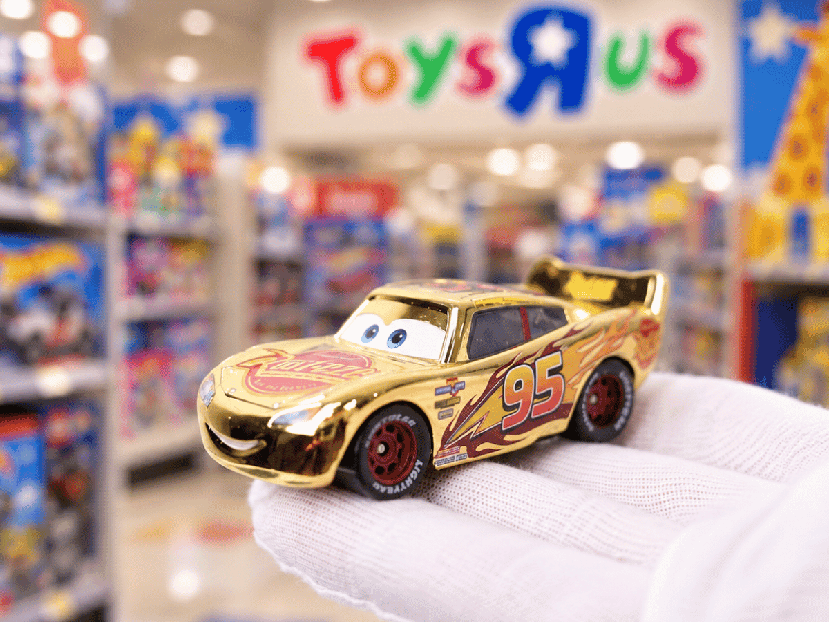 Macy's Toys R Us — Free Gold Lightning McQueen Car & LEGO Geoffrey Build