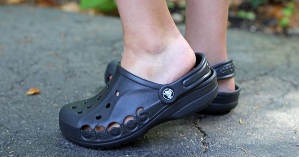 FREE Pair of Crocs for Medical Workers (10,000 Per Day) | FreebieRadar.com